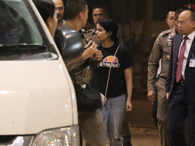 اضغط لمشاهدة الفيديو: تعليق السفارة السعودية على قصة الفتاة السعودية الهاربة في بانكوك